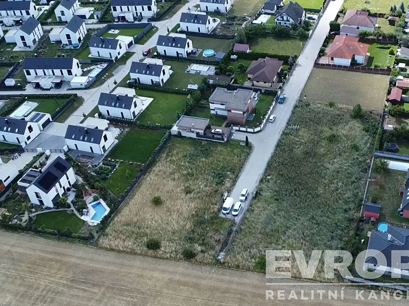Prodej stavebního pozemku 791 m², Veleň – náhled fotky 3
