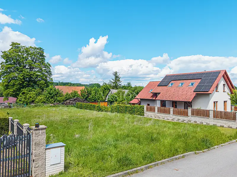 Prodej stavebního pozemku 893 m², Obrataň – náhled fotky 3