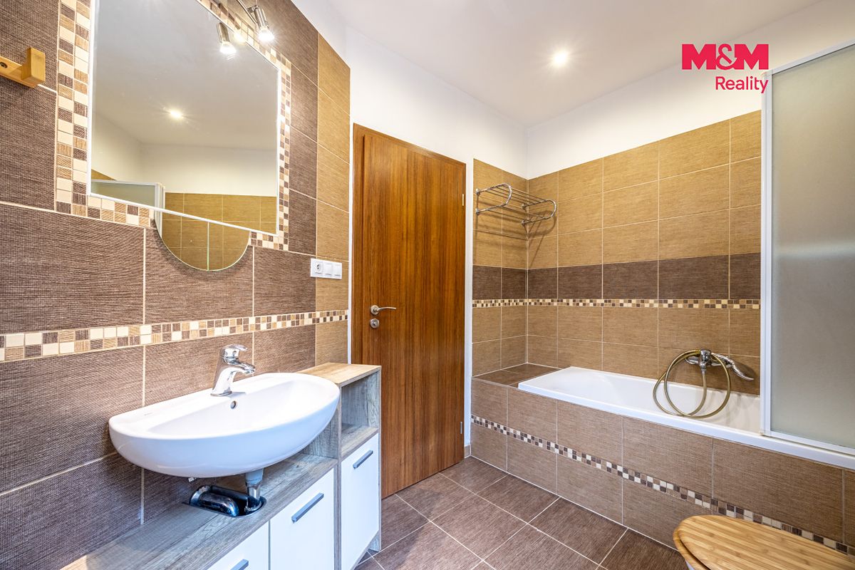 Prodej rodinného domu 69 m², pozemek 322 m² – fotografie 2