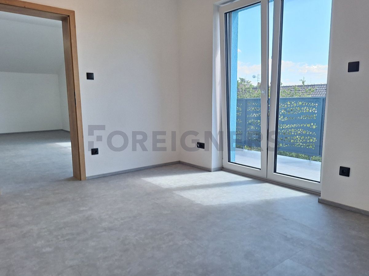 Pronájem bytu 3+kk 88 m² – fotografie 3