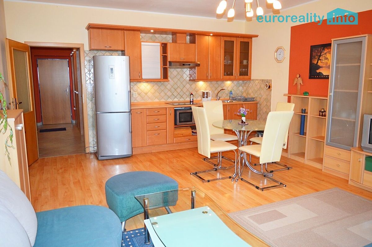Pronájem bytu 2+kk 59 m² – fotografie 3