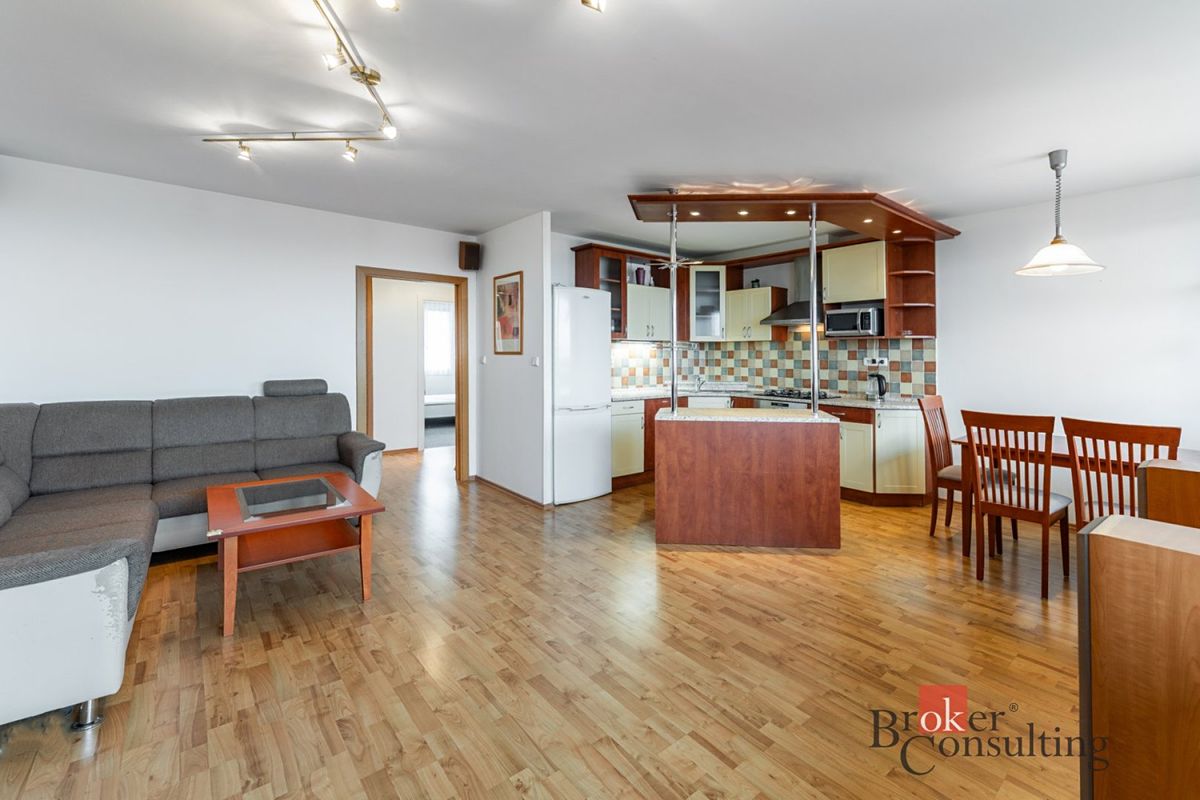 Pronájem bytu 3+kk 74 m²
