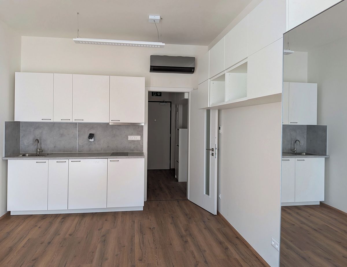 Pronájem bytu 1+kk 28 m² – fotografie 2