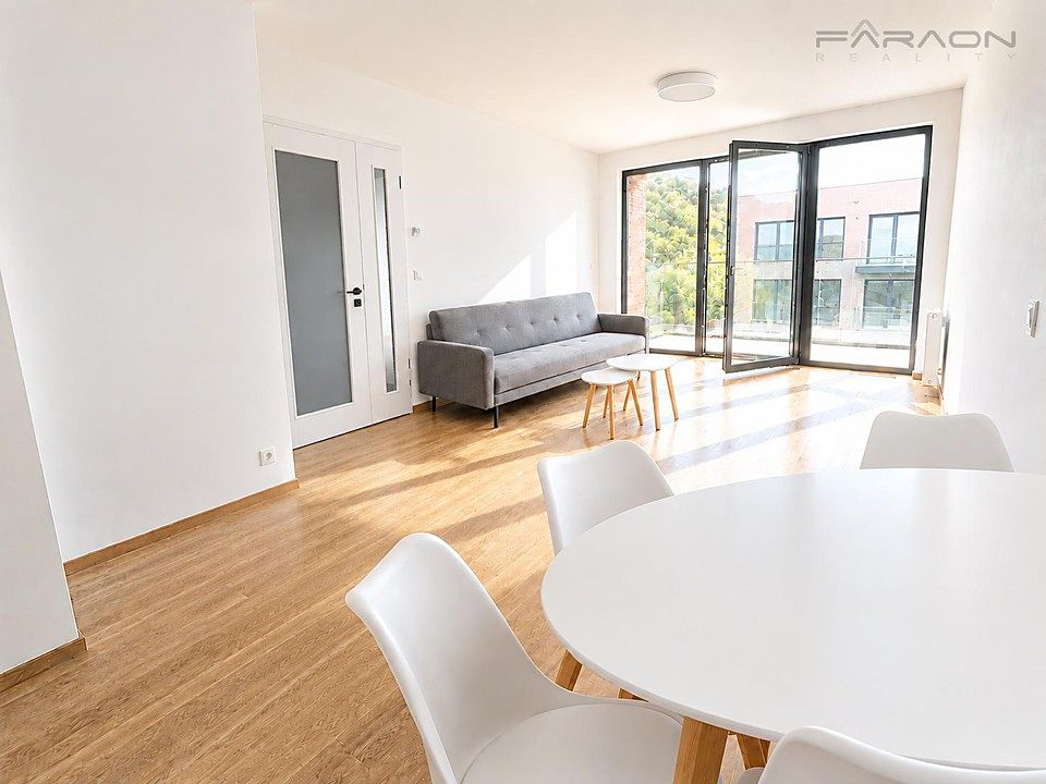 Pronájem bytu 2+kk 55 m² – fotografie 3