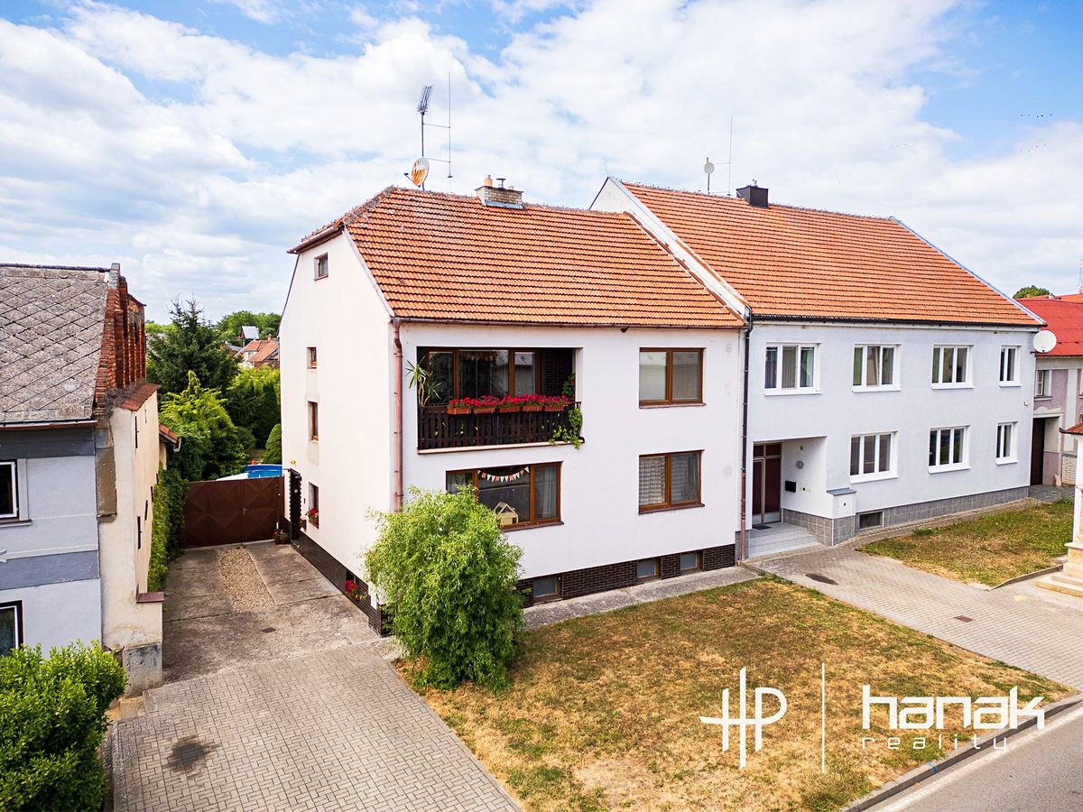 Prodej rodinného domu 243 m², pozemek 939 m²