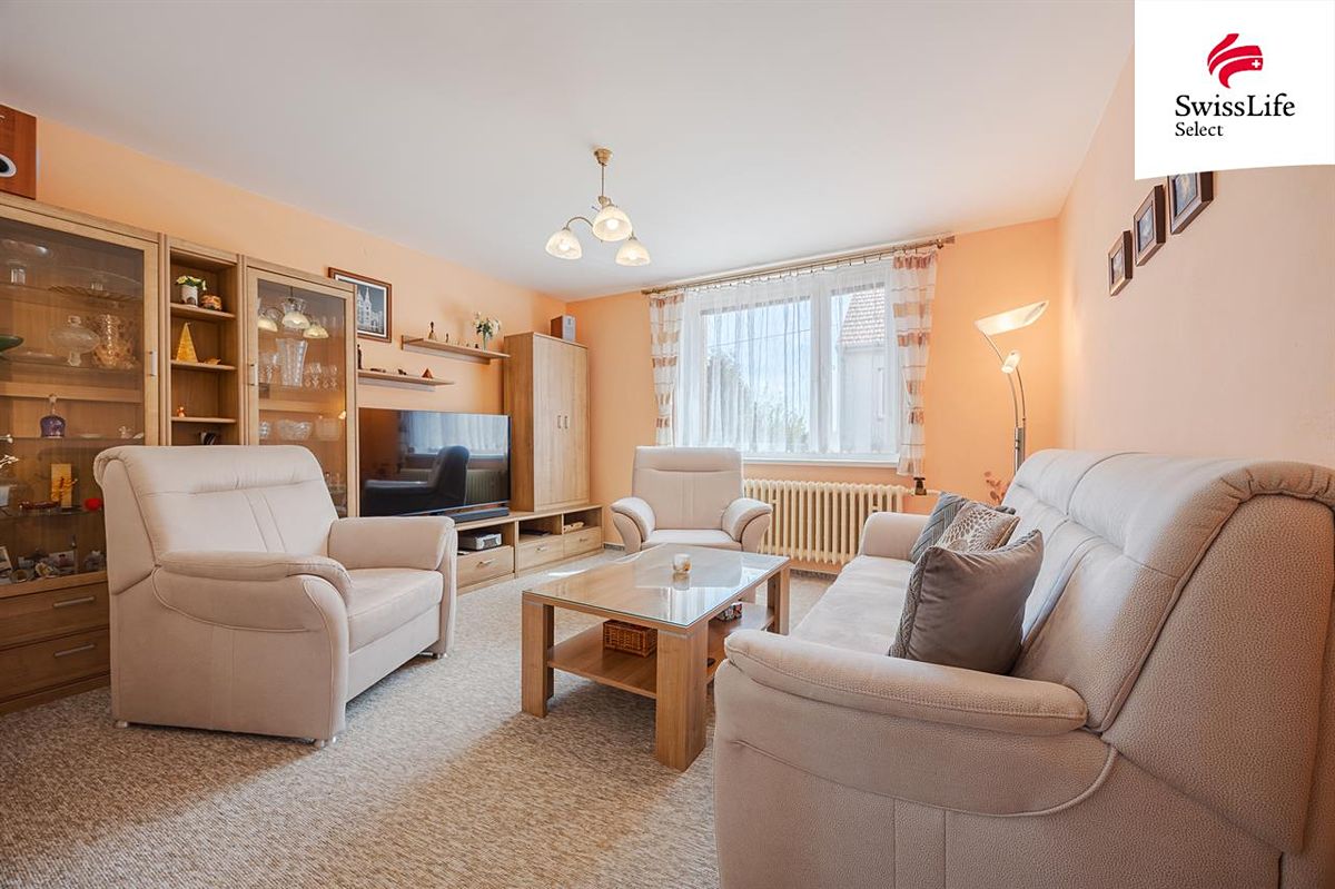 Prodej rodinného domu 217 m², pozemek 1088 m² – fotografie 4