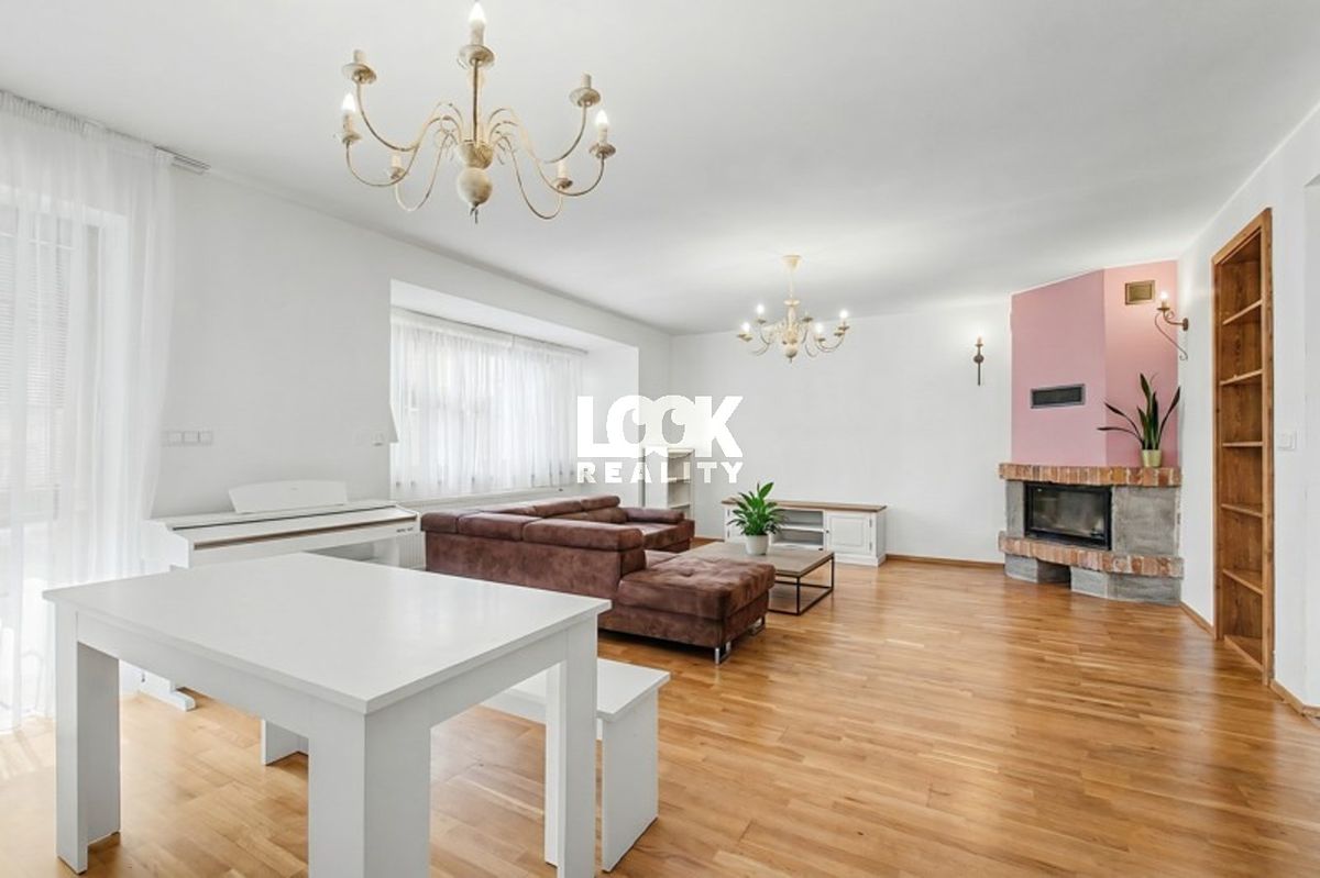Prodej vily 438 m², pozemek 1025 m² – fotografie 4