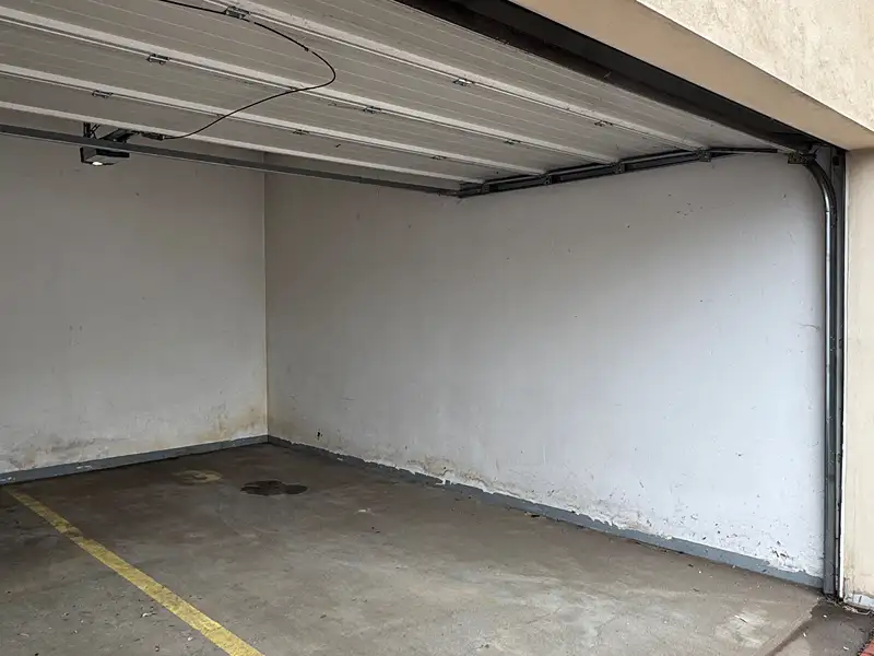 Pronájem garážového stání 15 m², Praha – náhled fotky 1