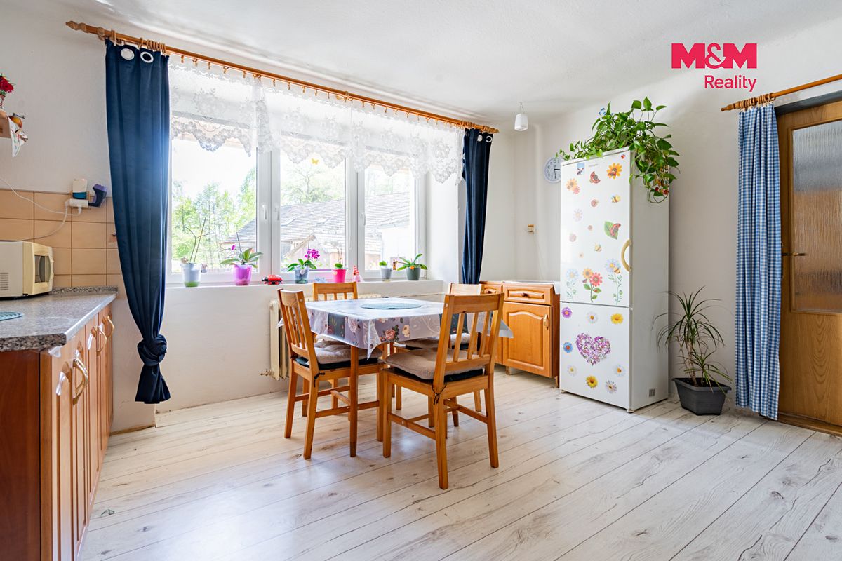 Prodej rodinného domu 190 m², pozemek 914 m² – fotografie 5