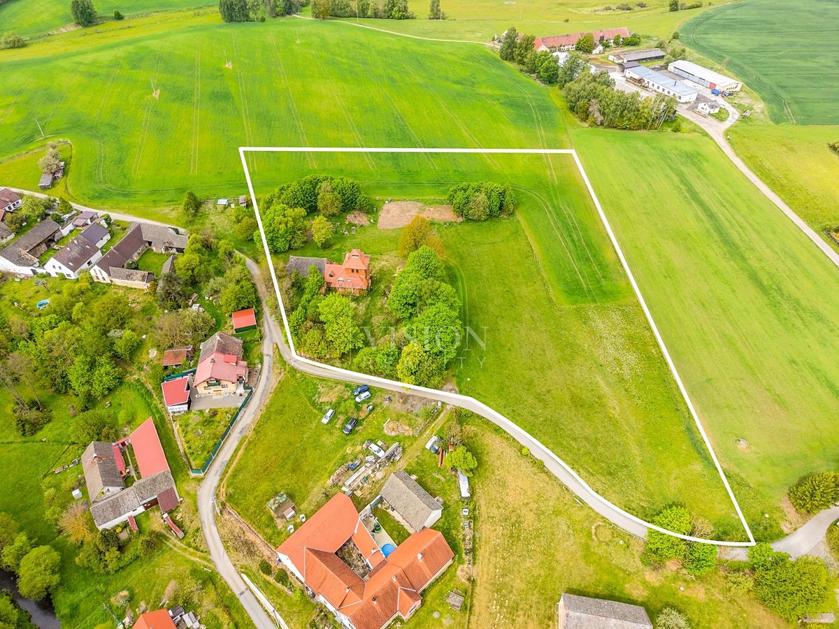 Prodej rodinného domu 250 m², pozemek 26203 m² – fotografie 2
