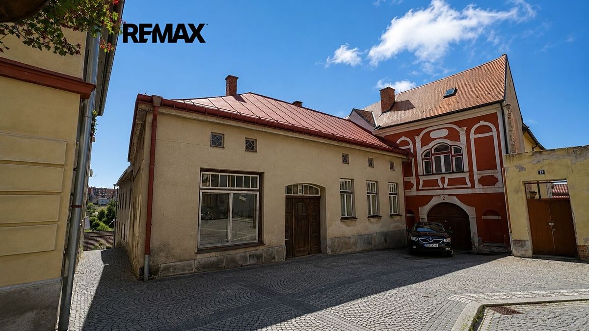 Prodej rodinného domu 370 m², pozemek 425 m²