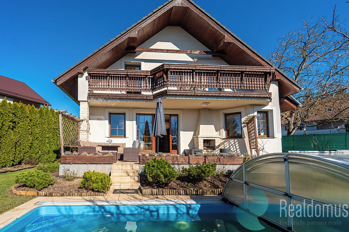 Prodej rodinného domu 174 m², pozemek 811 m²