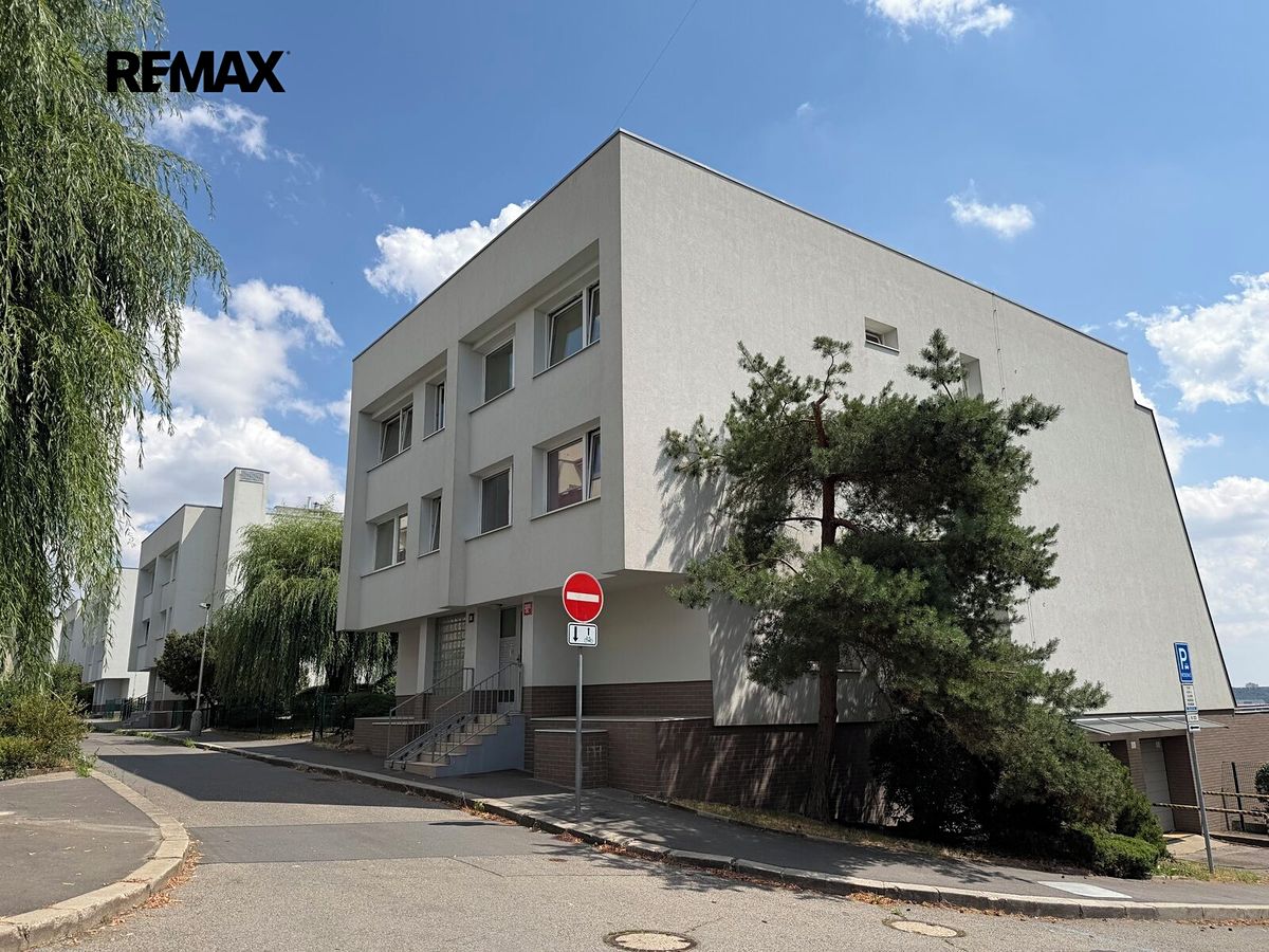 Pronájem bytu 2+1 68 m² – fotografie 2