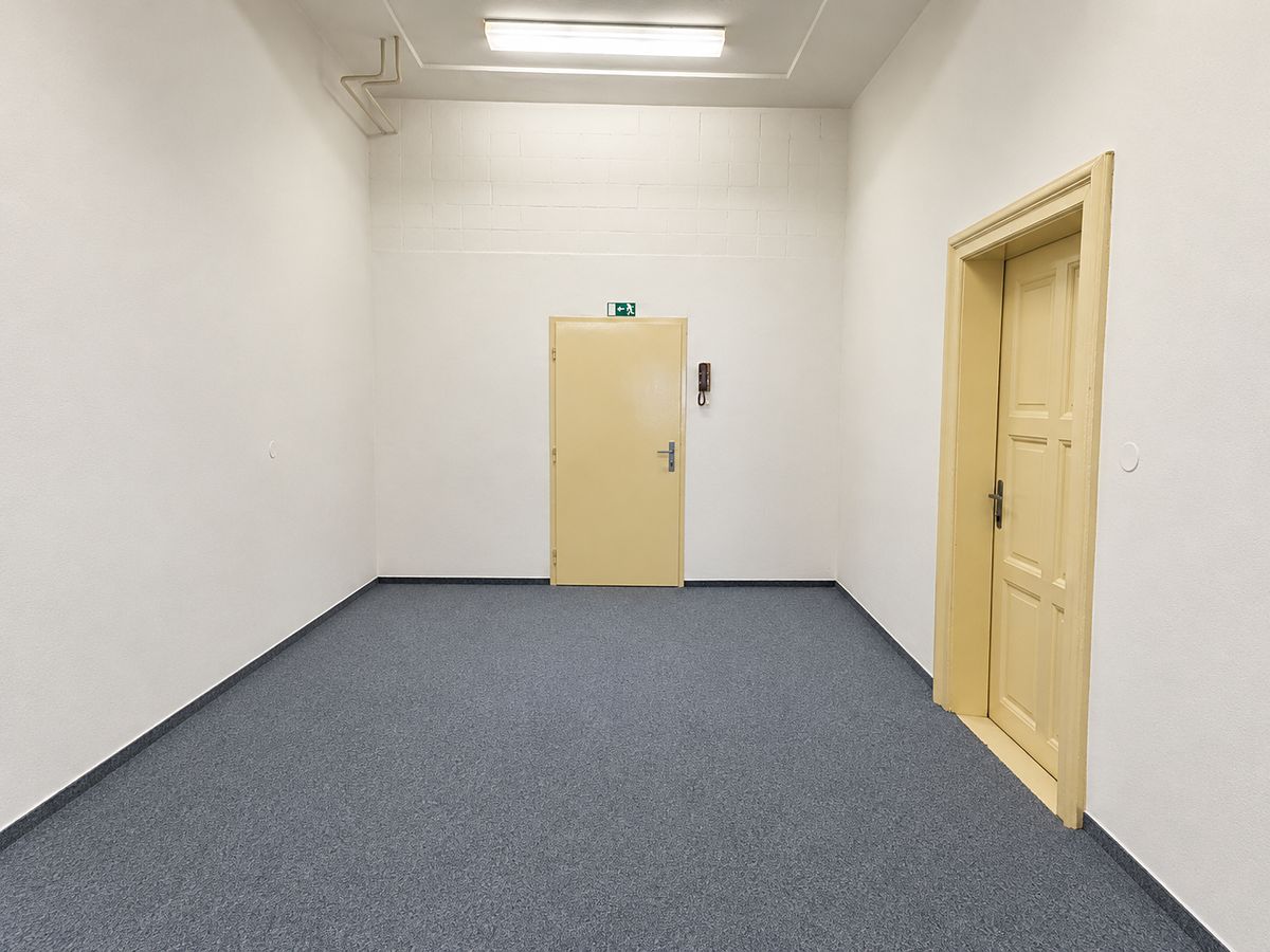 Pronájem kanceláře 80 m² – fotografie 3