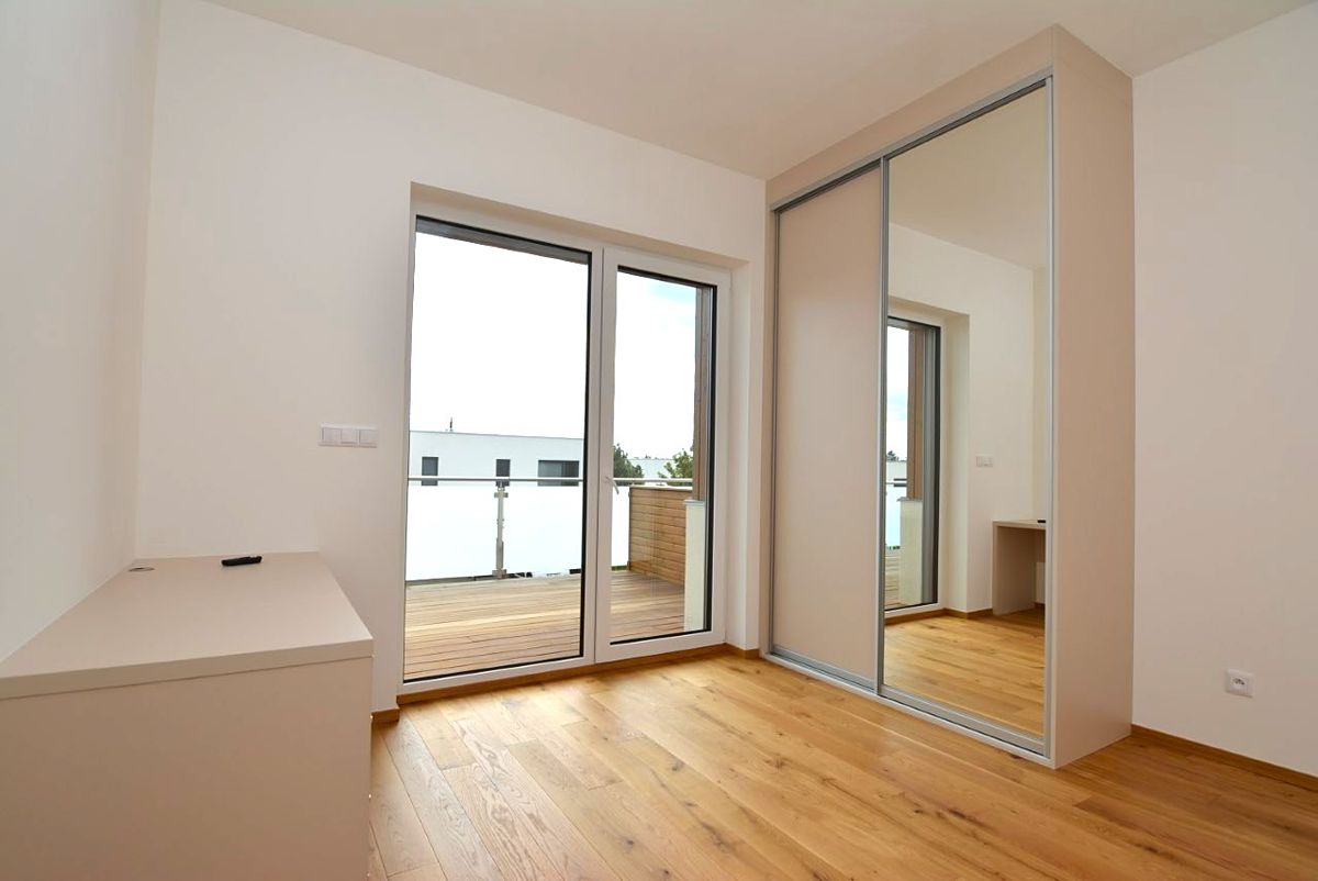 Pronájem rodinného domu 186 m², pozemek 402 m² – fotografie 4