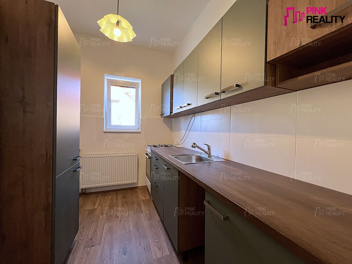 Prodej rodinného domu 224 m², pozemek 819 m² – fotografie 2