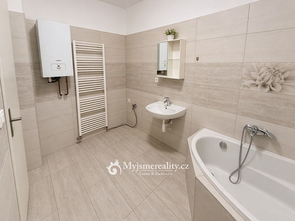 Pronájem bytu 2+kk 75 m² – fotografie 3