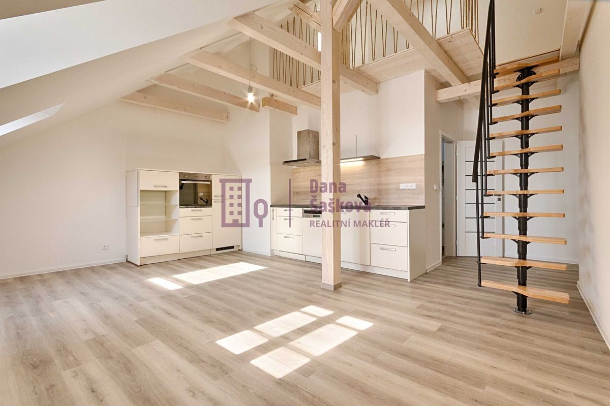 Pronájem bytu 1+kk 38 m²