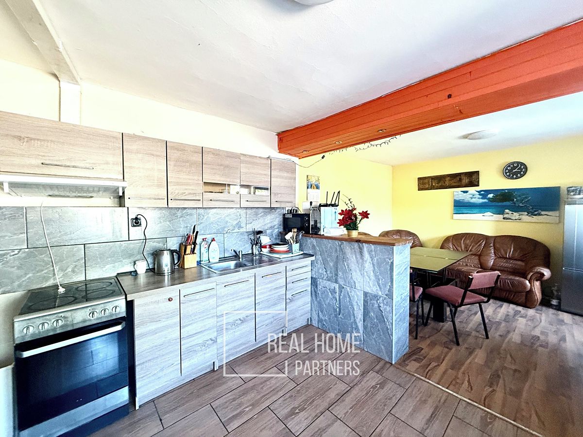 Prodej rodinného domu 286 m², pozemek 225 m² – fotografie 2