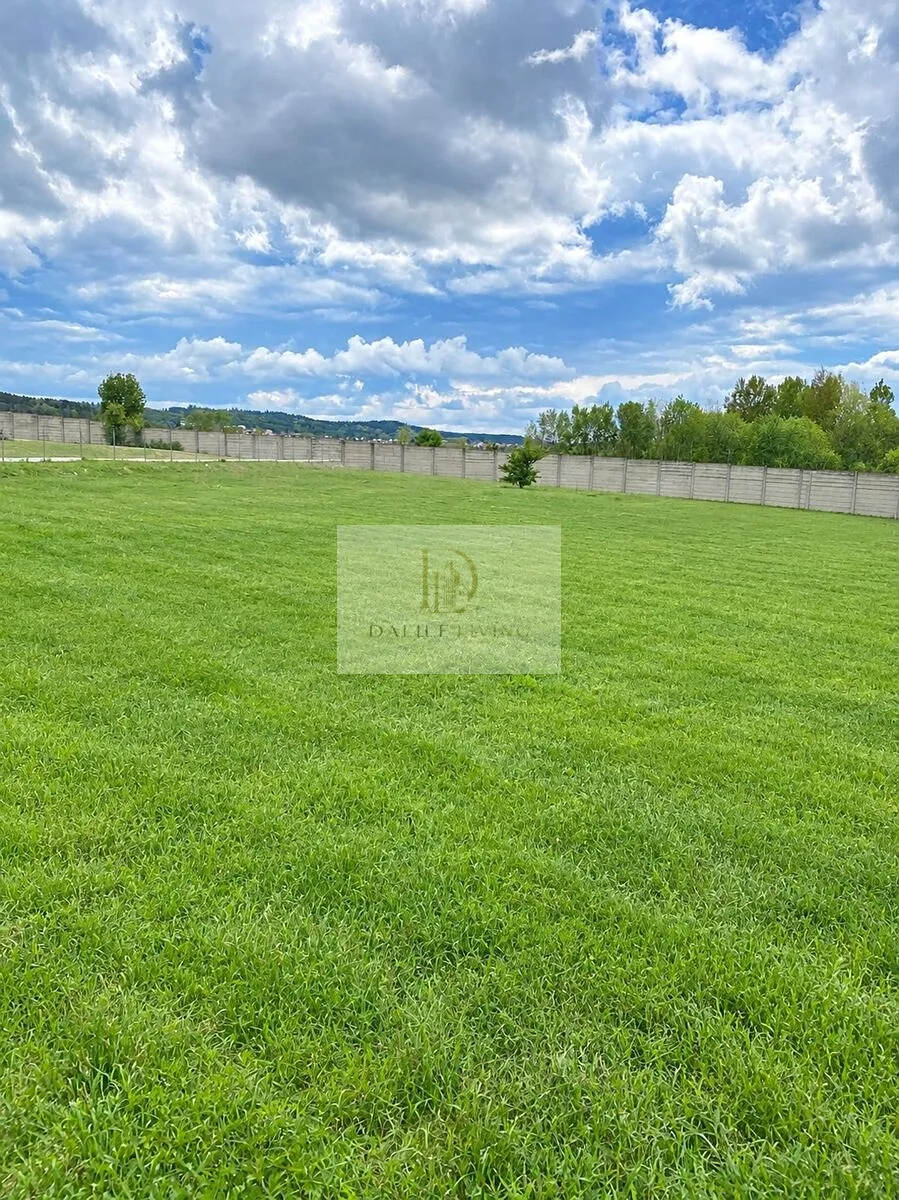 Prodej komerčního pozemku 5548 m²