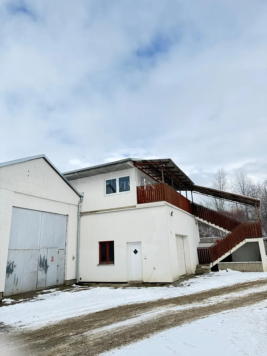 Pronájem kanceláře 337 m²