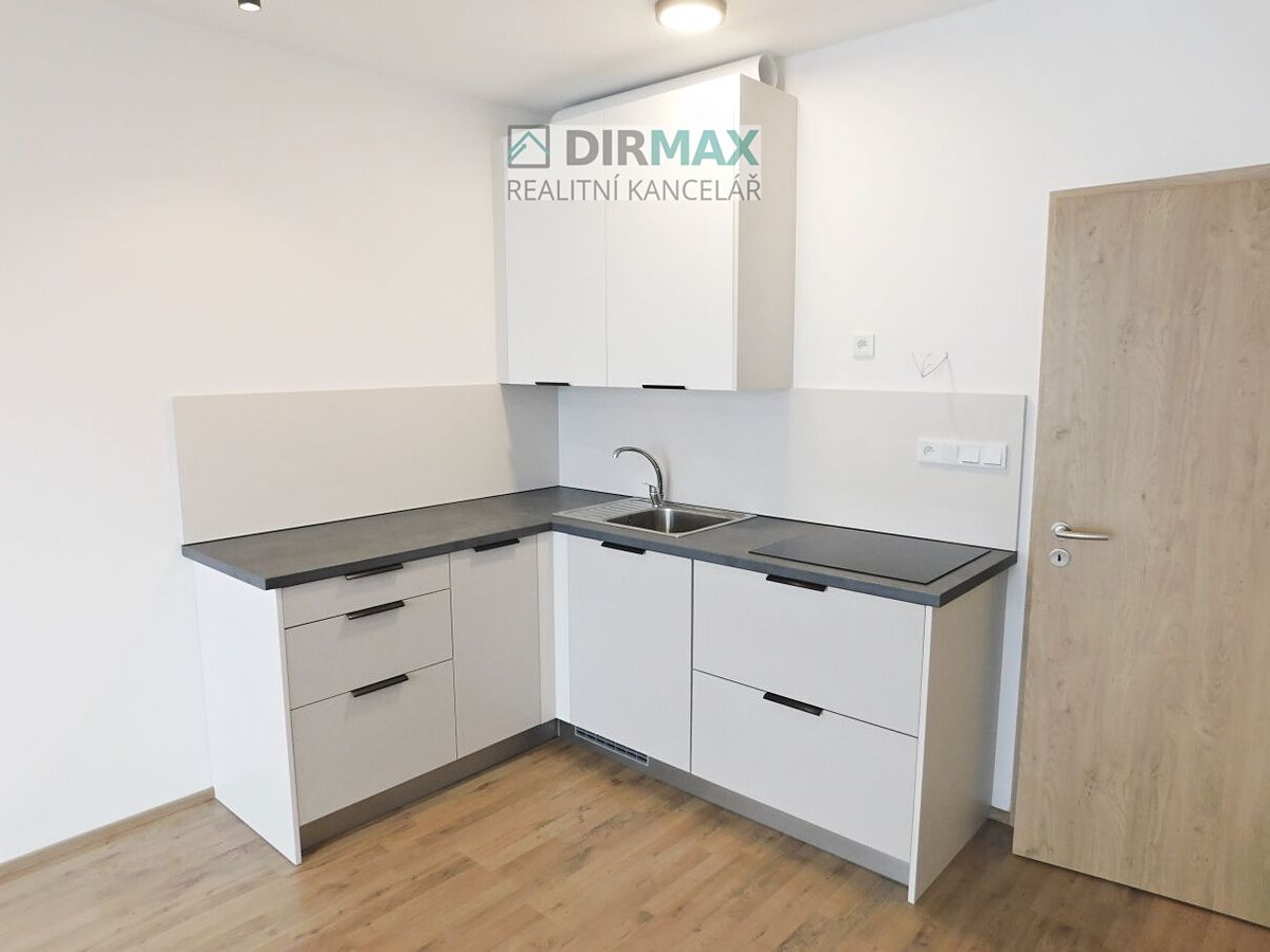 Pronájem bytu 1+kk 38 m² – fotografie 2