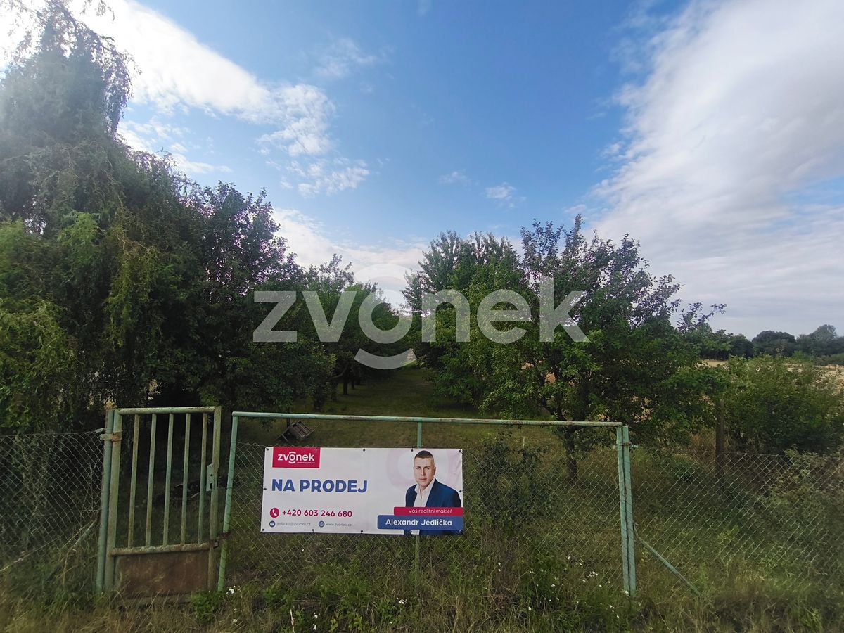 Prodej komerčního pozemku 806 m²