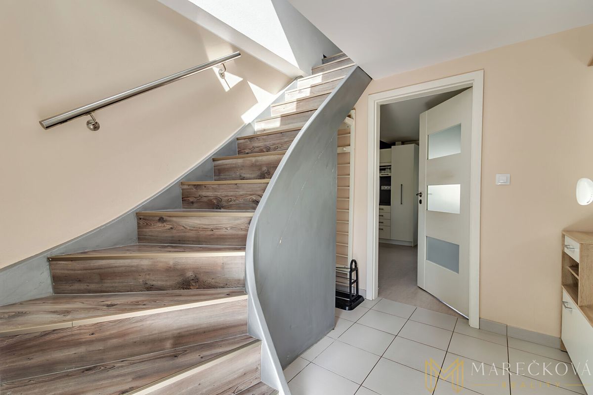 Prodej rodinného domu 149 m², pozemek 460 m² – fotografie 5