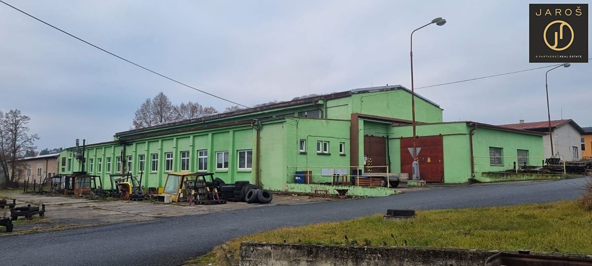 Pronájem výrobní haly, prostoru 2462 m²