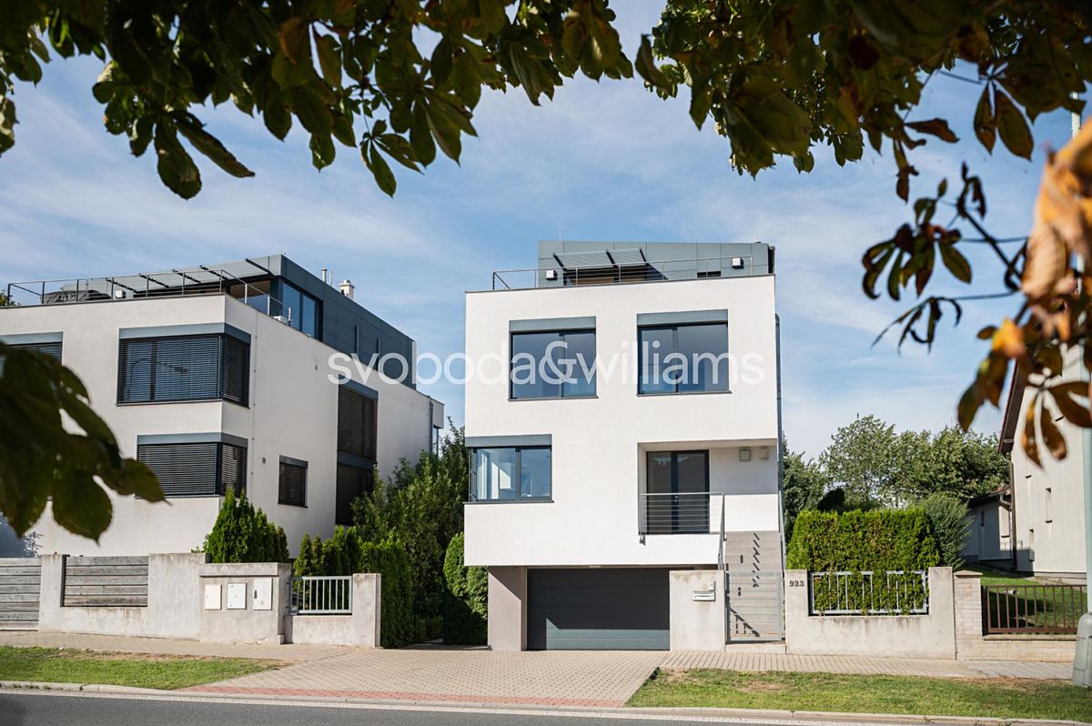 Prodej rodinného domu 345 m², pozemek 486 m²