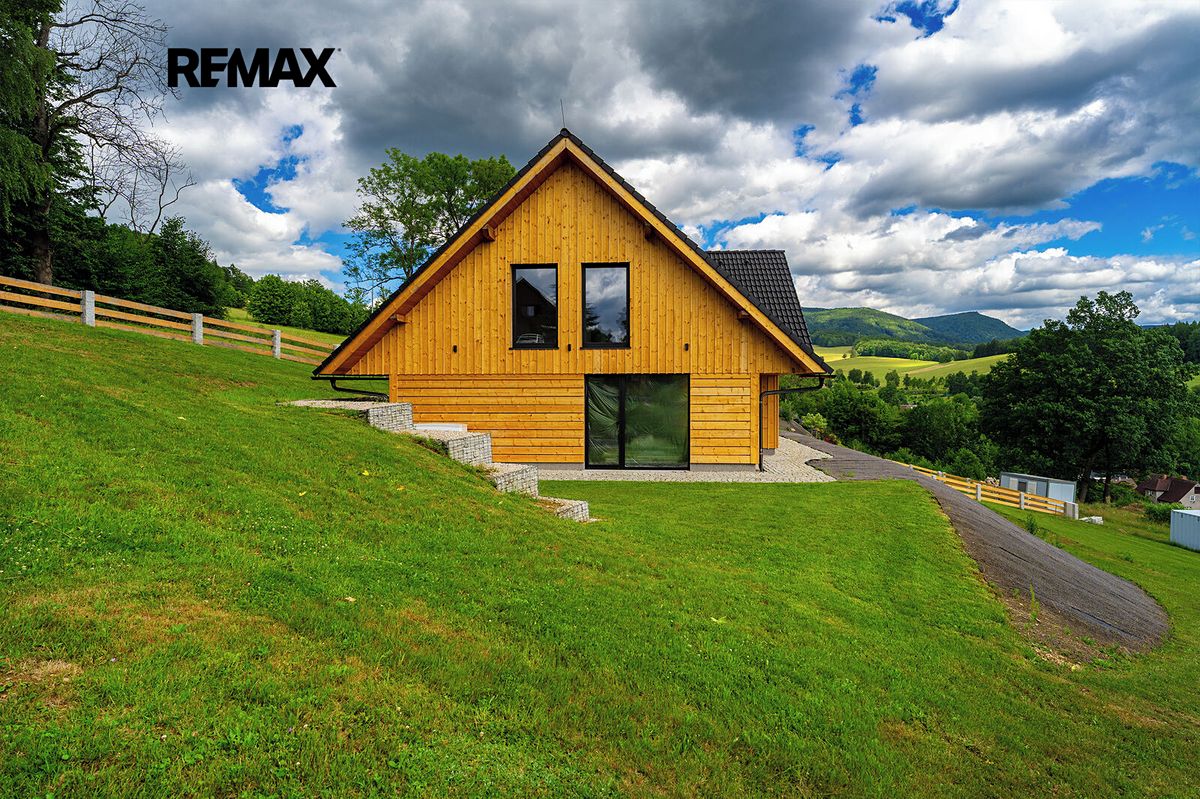Prodej rodinného domu 248 m², pozemek 1627 m² – fotografie 3