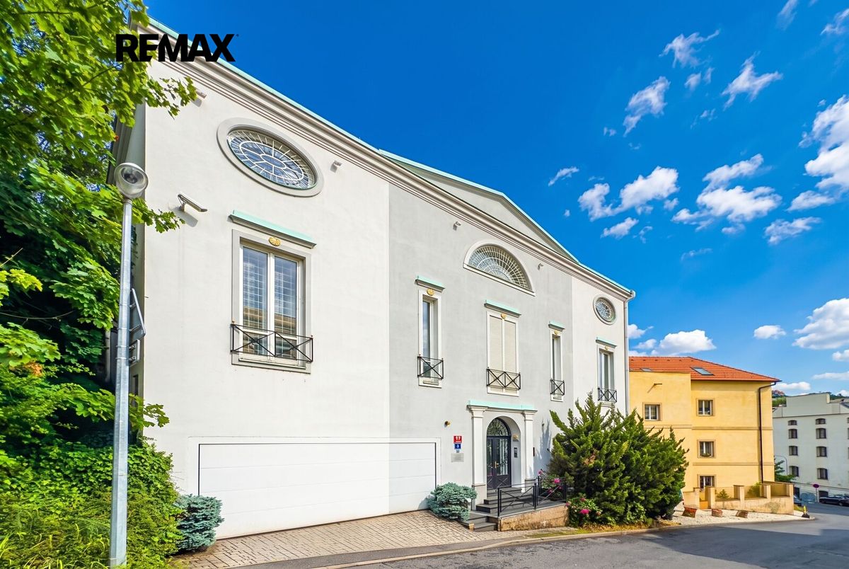 Prodej rodinného domu 333 m², pozemek 218 m²