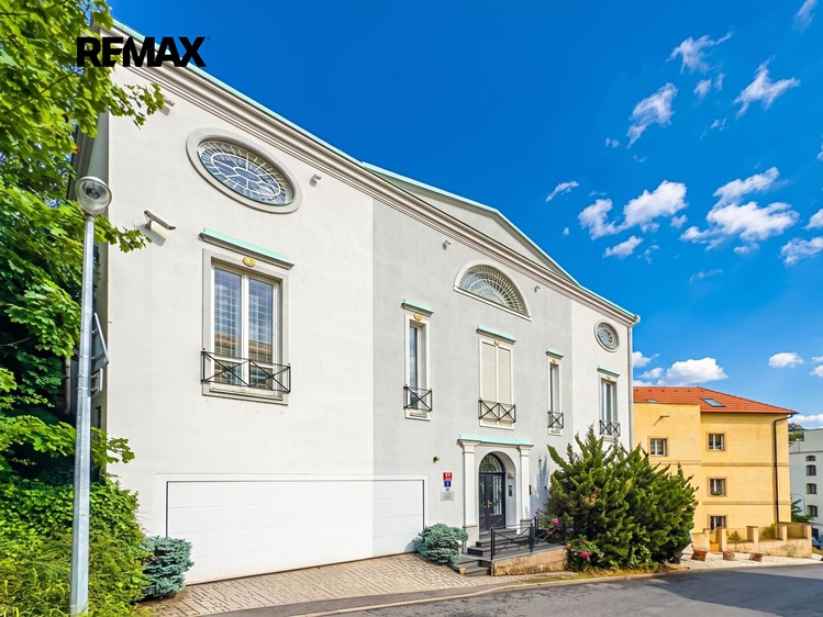 Prodej domu, 333 m² (1 z 48)