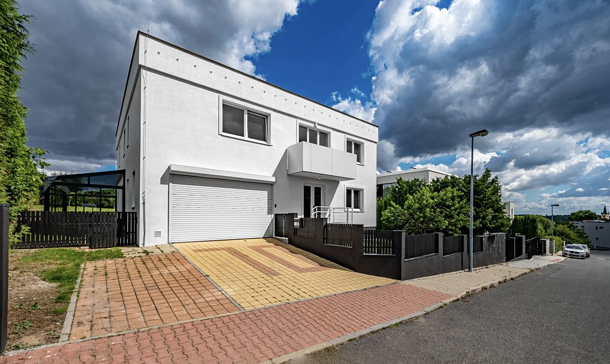 Prodej vily 380 m², pozemek 1111 m² – fotografie 3