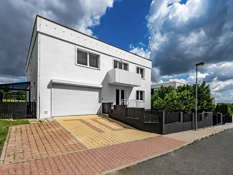 Prodej vily 380 m², pozemek 1111 m², Praha – náhled fotky 3