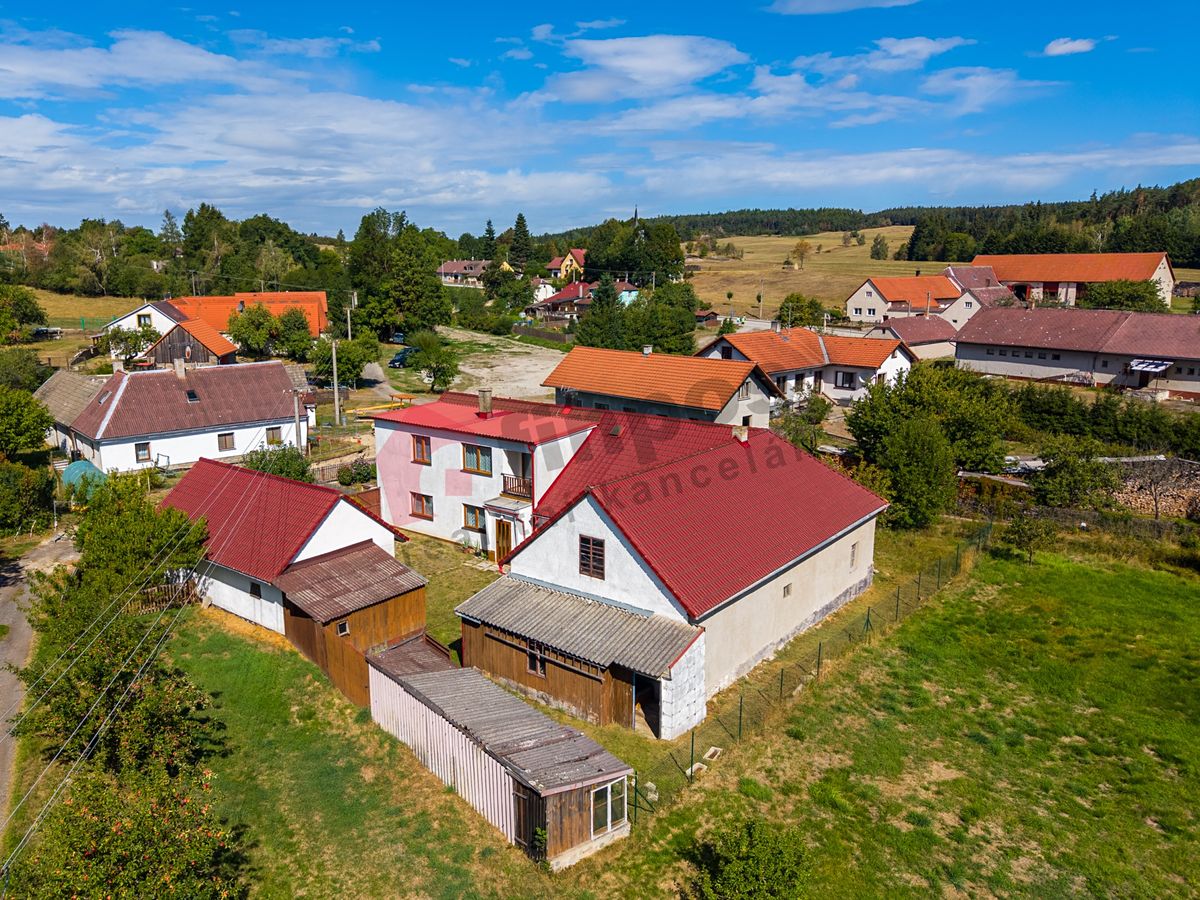 Prodej rodinného domu 250 m², pozemek 927 m² – fotografie 3