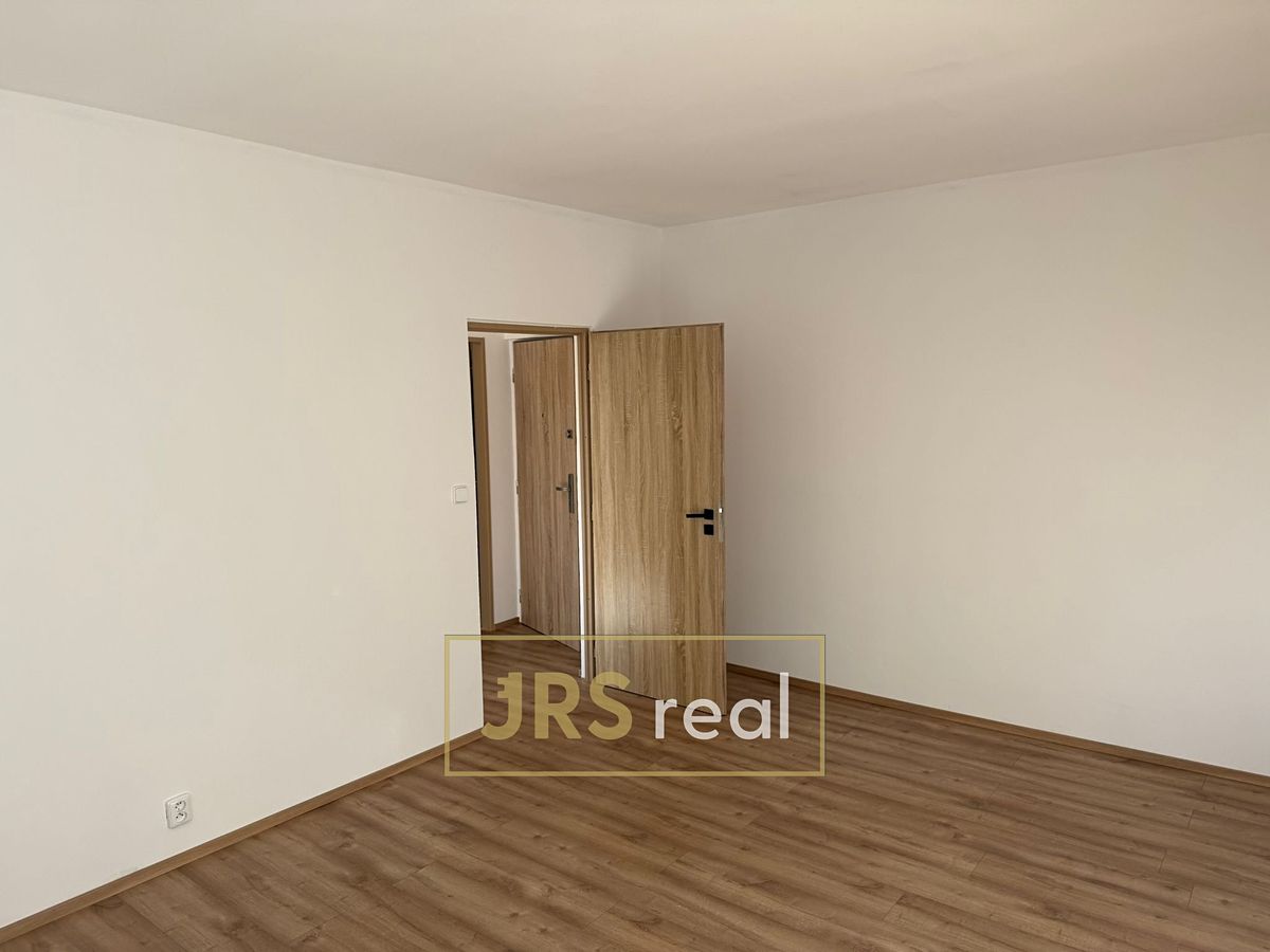 Pronájem bytu 1+1 36 m² – fotografie 2