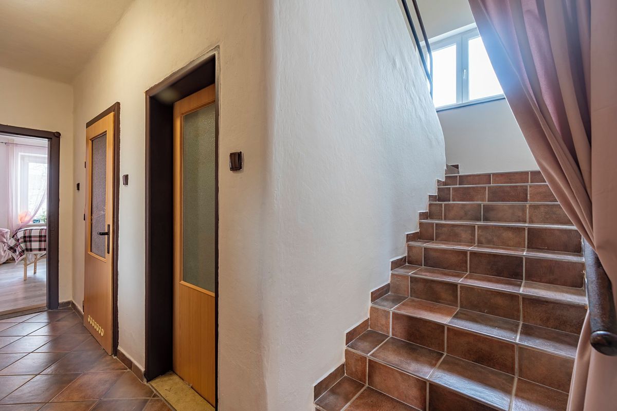 Prodej rodinného domu 305 m², pozemek 1002 m² – fotografie 5