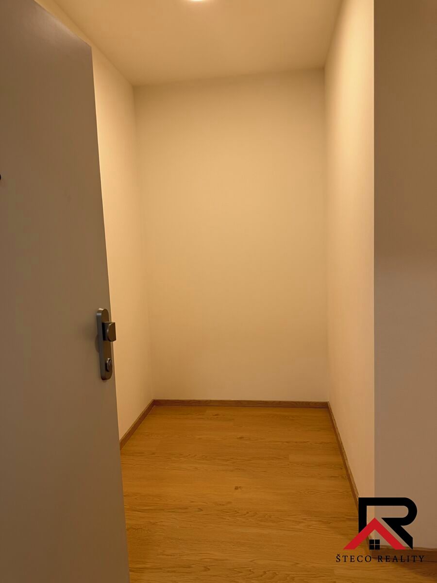 Pronájem bytu 2+kk 66 m² – fotografie 4