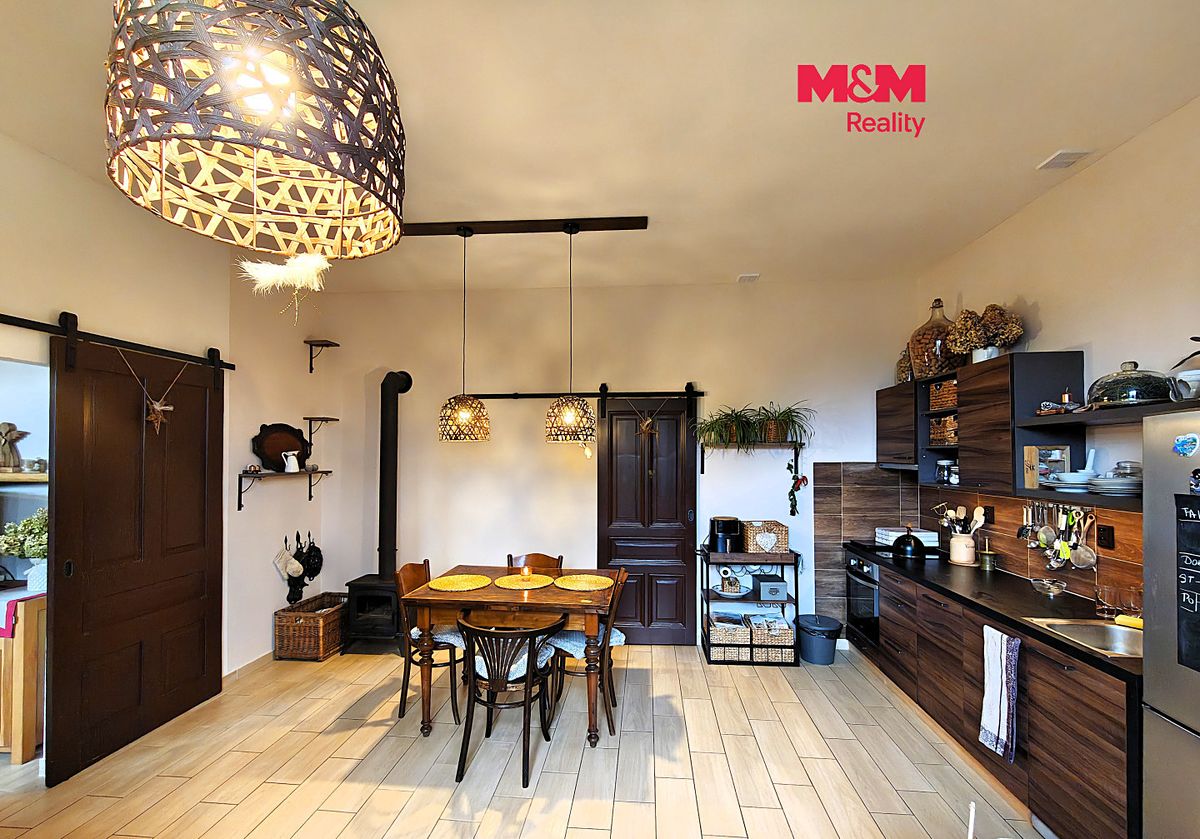 Prodej rodinného domu 197 m², pozemek 1142 m²