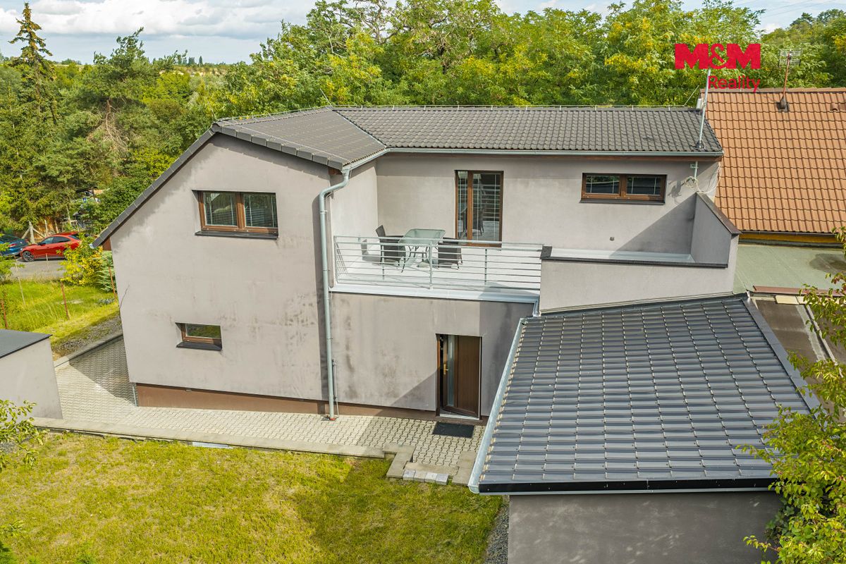 Prodej rodinného domu 174 m², pozemek 619 m² – fotografie 2