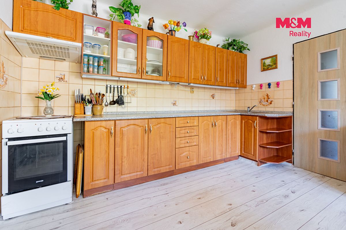 Prodej rodinného domu 190 m², pozemek 914 m² – fotografie 4