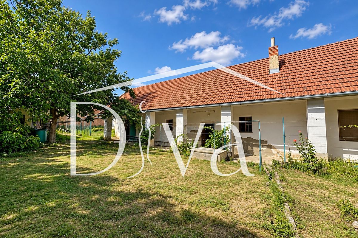 Prodej rodinného domu 180 m², pozemek 740 m² – fotografie 2