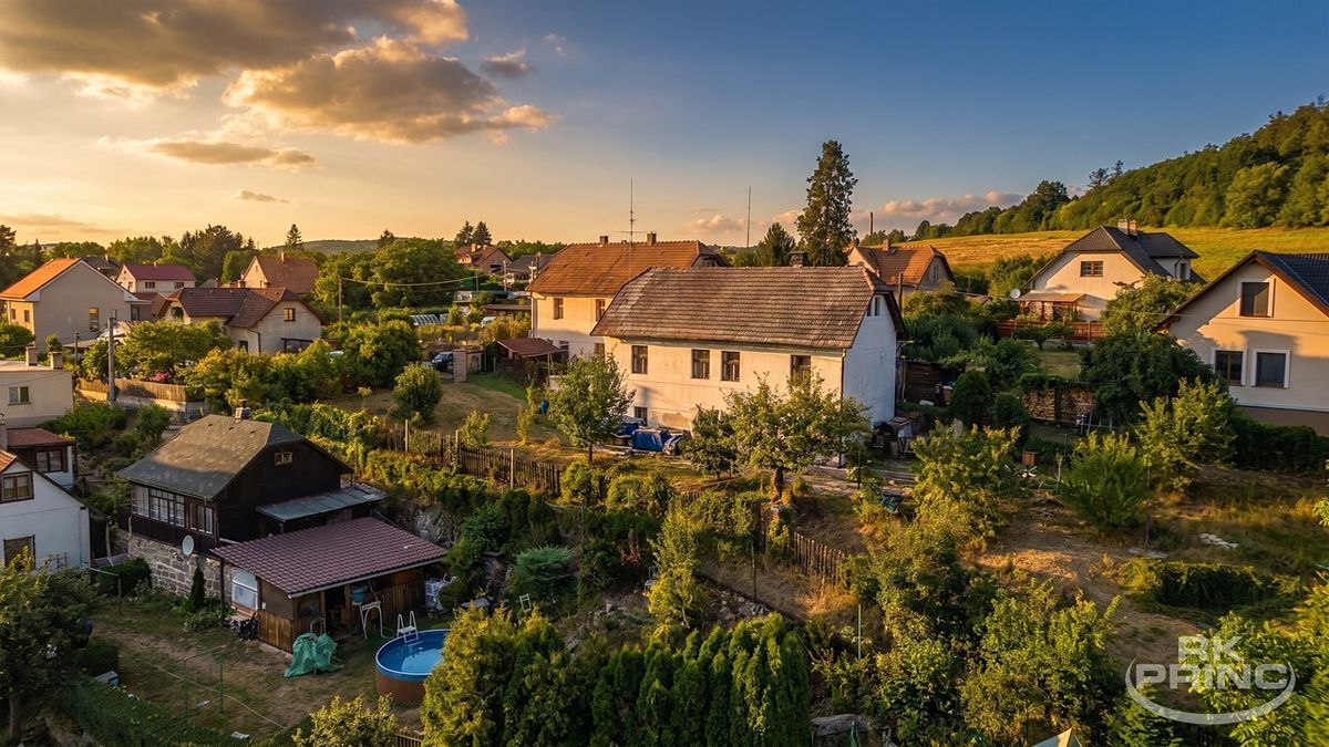 Prodej rodinného domu 200 m², pozemek 1378 m² – fotografie 2