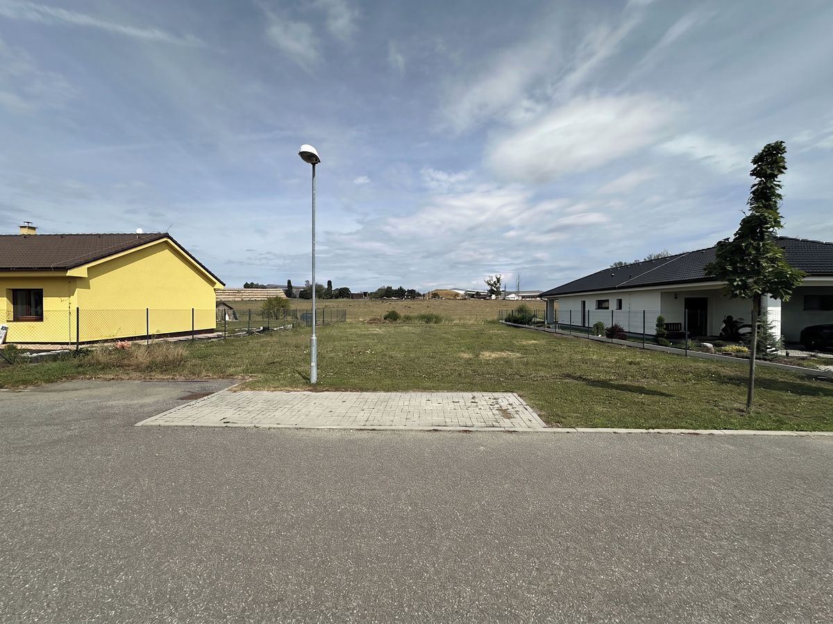 Prodej stavebního pozemku 812 m² – fotografie 2