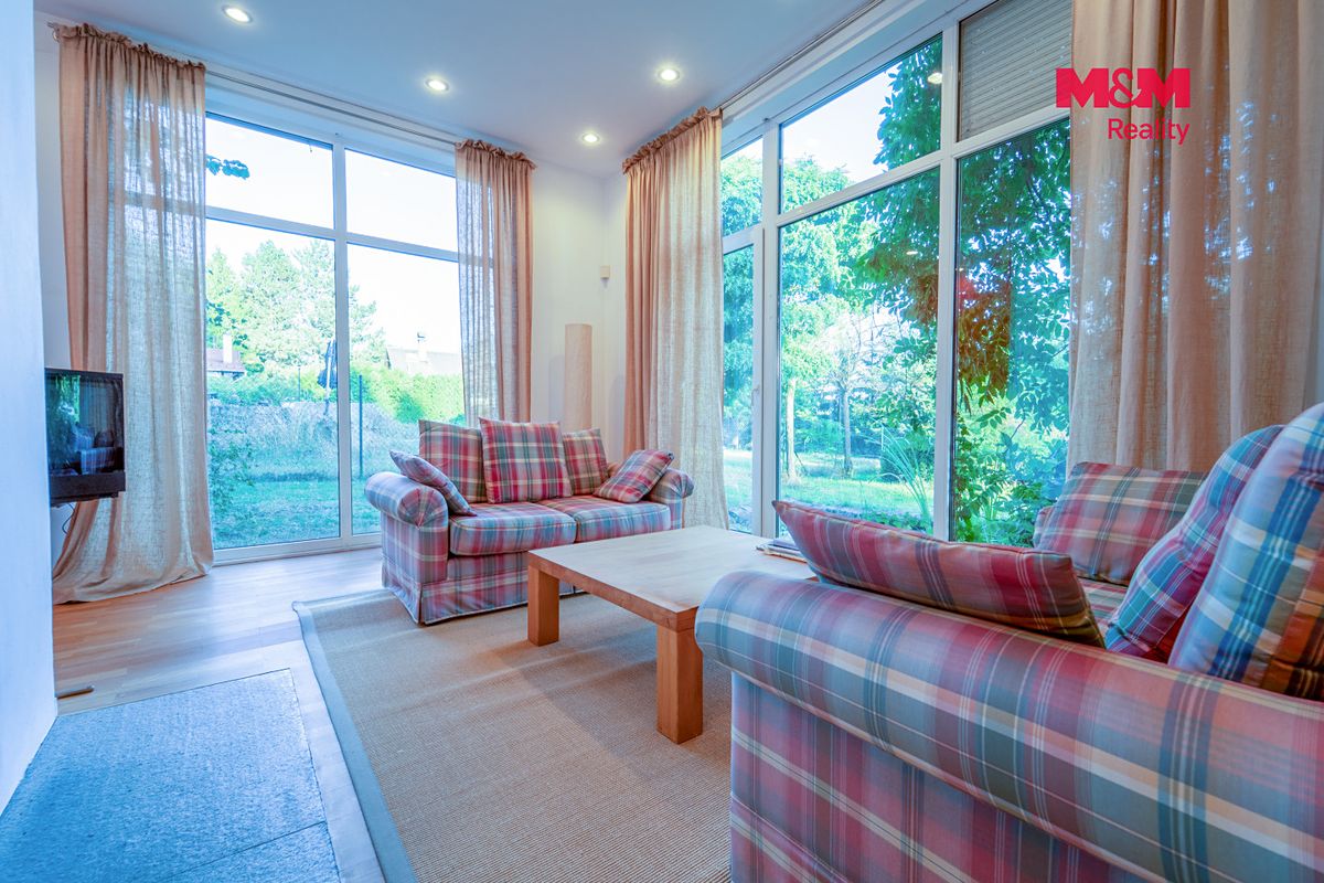 Prodej rodinného domu 140 m², pozemek 1306 m² – fotografie 2