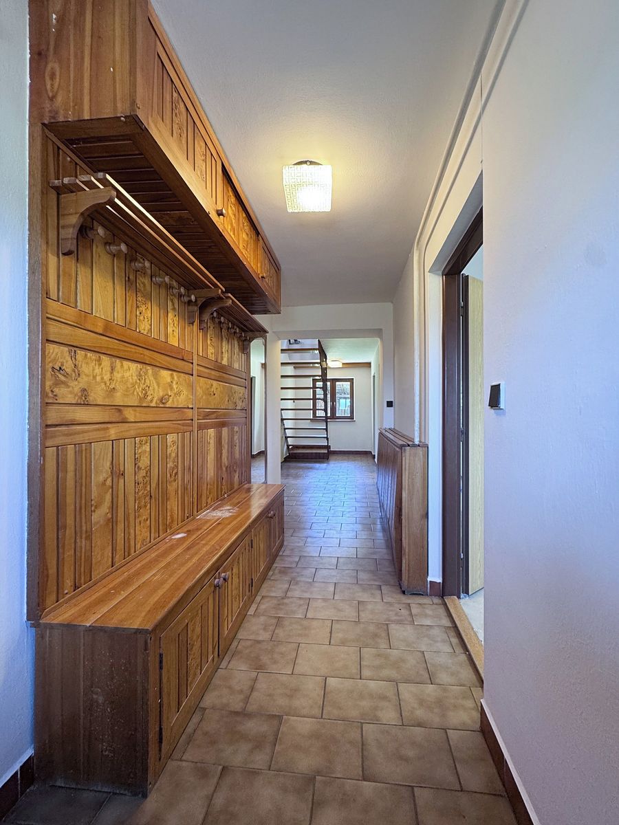 Prodej rodinného domu 178 m², pozemek 849 m² – fotografie 2