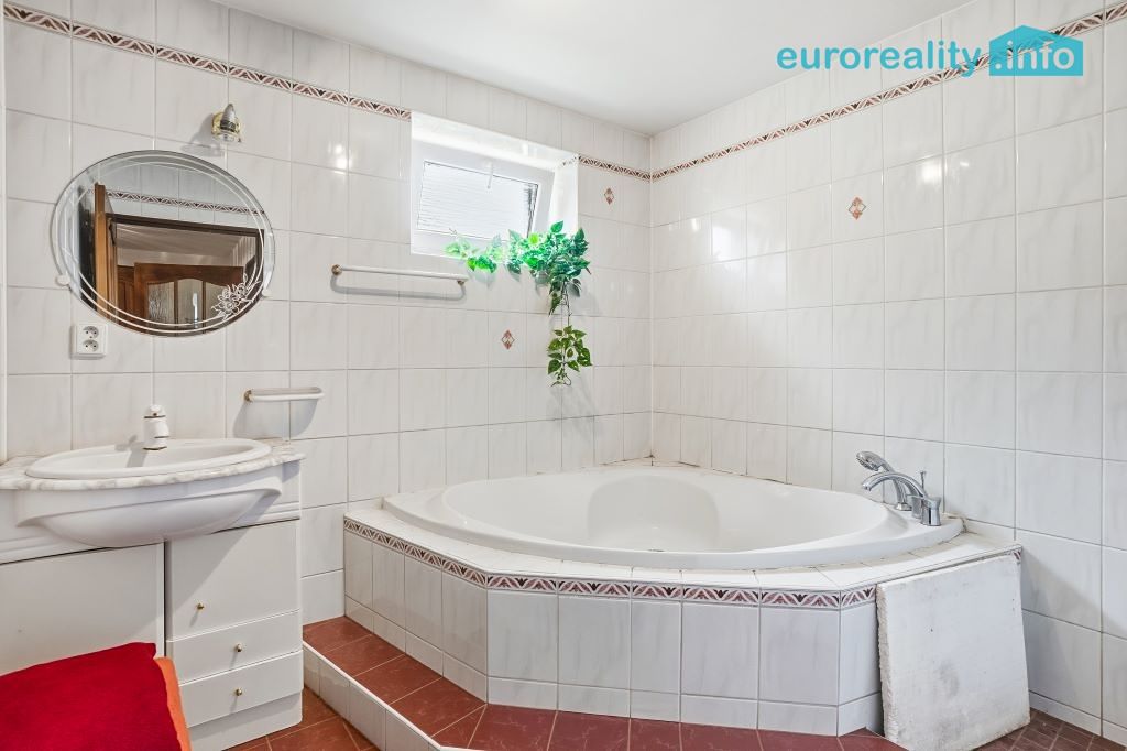 Prodej rodinného domu 190 m², pozemek 636 m² – fotografie 5