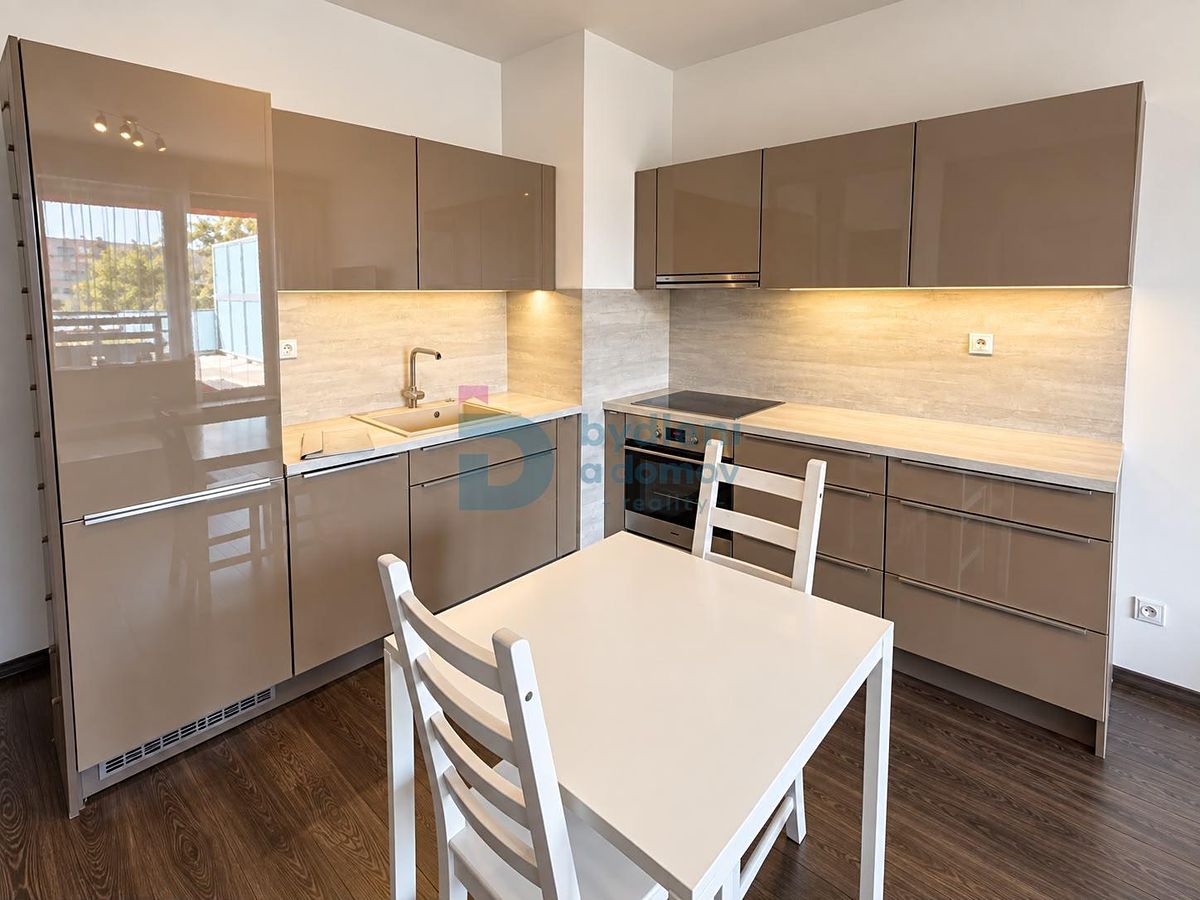 Pronájem bytu 2+kk 46 m² – fotografie 3