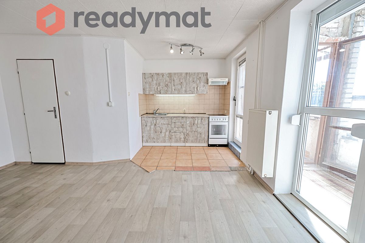 Prodej rodinného domu 219 m², pozemek 332 m² – fotografie 3